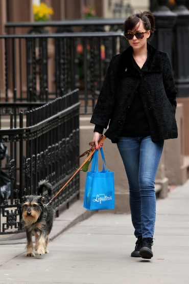 Click to view full size image
==============
Dakota_281729.jpg Dakota_281729.jpg