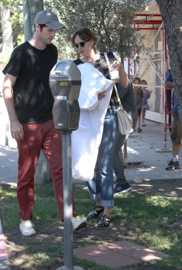 Click to view full size image
==============
DAKOTA_281529.jpg DAKOTA_281529.jpg