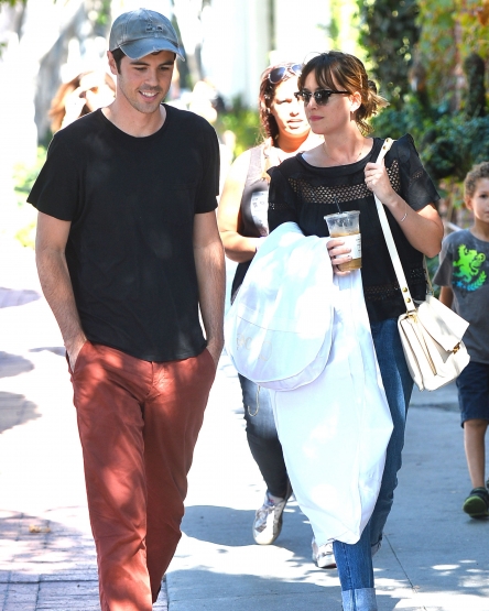 Click to view full size image
==============
DAKOTA_285829.jpg DAKOTA_285829.jpg