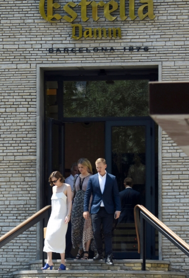 Click to view full size image
==============
Dakota_28429.jpg Dakota_28429.jpg