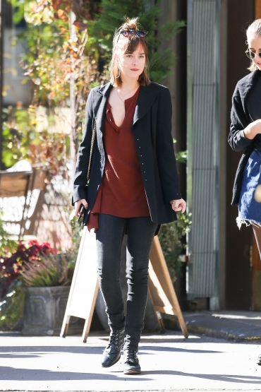 Click to view full size image
==============
Dakota_28529.jpg Dakota_28529.jpg