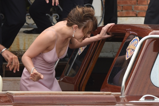 Click to view full size image
==============
Dakota_Arrivals_2810829.jpg Dakota_Arrivals_2810829.jpg