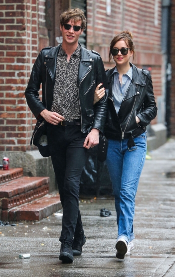 Click to view full size image
==============
DJ_286229.jpg DJ_286229.jpg