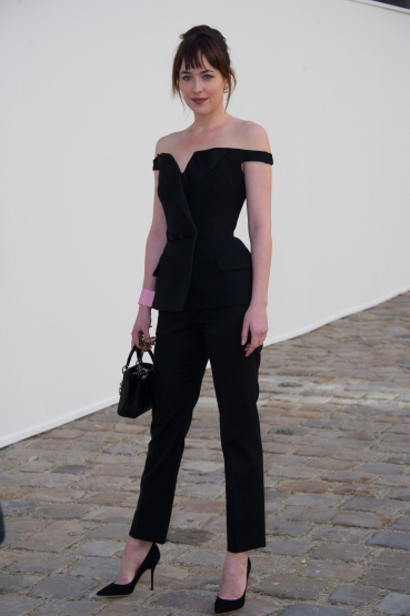 Click to view full size image
==============
Dakota_283929.jpg Dakota_283929.jpg