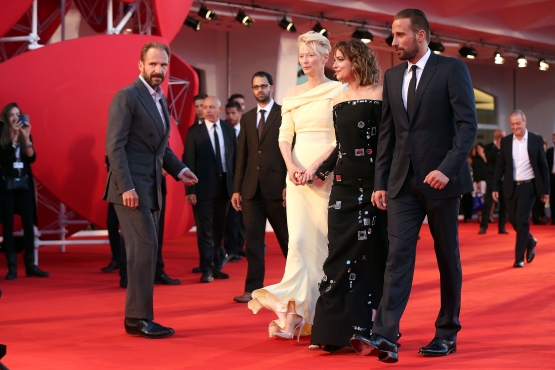 Click to view full size image
==============
DakotaPremiere_2824929.jpg DakotaPremiere_2824929.jpg