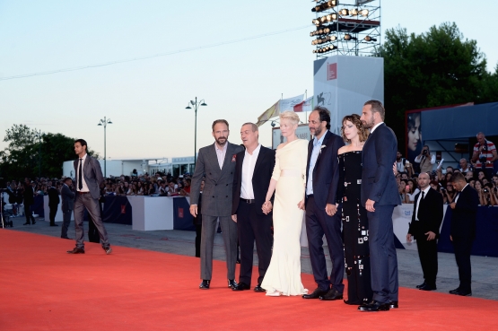 Click to view full size image
==============
DakotaPremiere_2831729.jpg DakotaPremiere_2831729.jpg